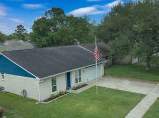 10 Wagon Lane Loop, Angleton, TX 77515
