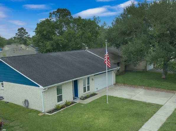 10 Wagon Lane Loop, Angleton, TX 77515