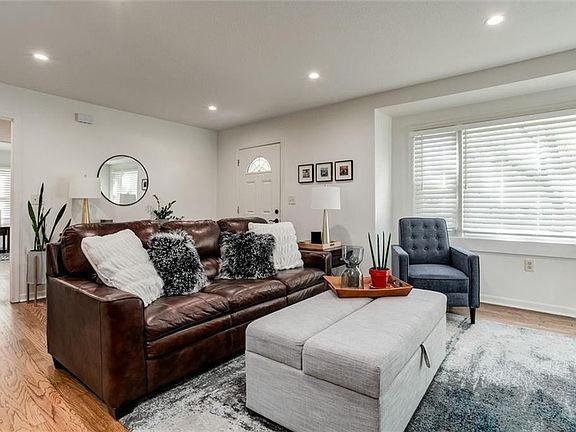 4th image of 5029 Clark Dr