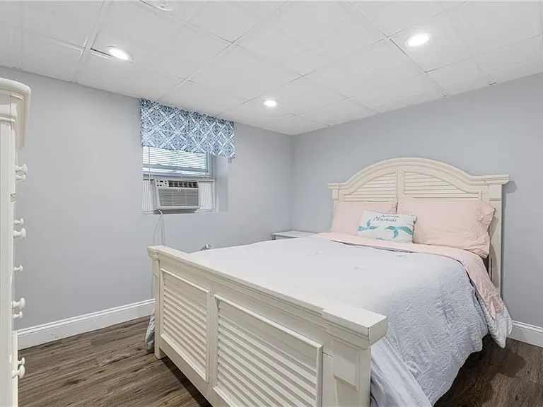 340 Old Mill Ln — Photo 23