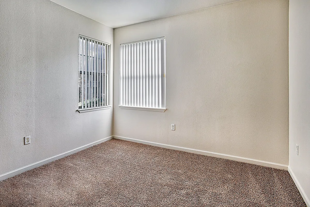 Shadow Mountain Apartments — Photo 4