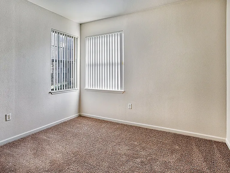 Shadow Mountain Apartments — Photo 4