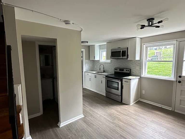 1599 Ingleside Ave — Photo 1