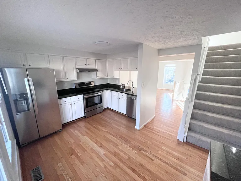 1524 Woodcrest Dr — Photo 4