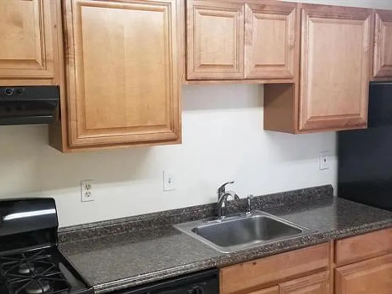 491 N Armistead St #101 — Photo 4