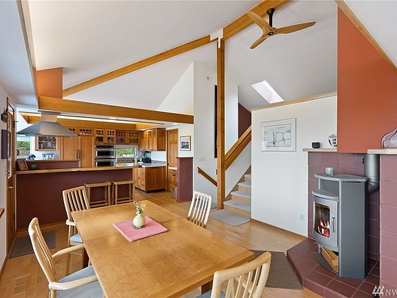 Open floorplan makes entertaining seamless from the kitchen, dining and living rooms. 