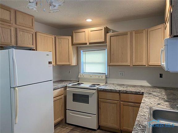 4th image of 714 Cherry St