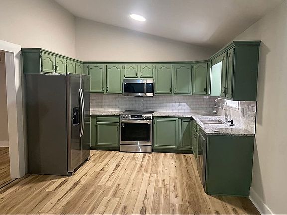 5th image of 405 Woodspointe Way