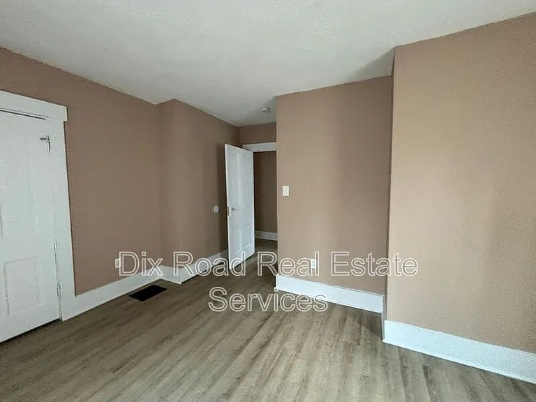 8 S River St — Photo 27
