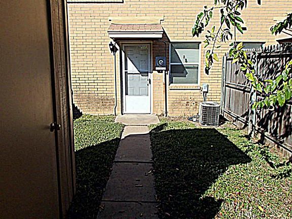 5th image of 2730 Patricia Ln