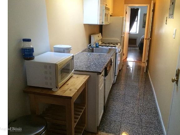 3rd image of 206 E 35th St
