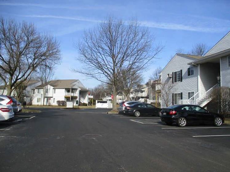 2nd image of 52 Larkspur Ct