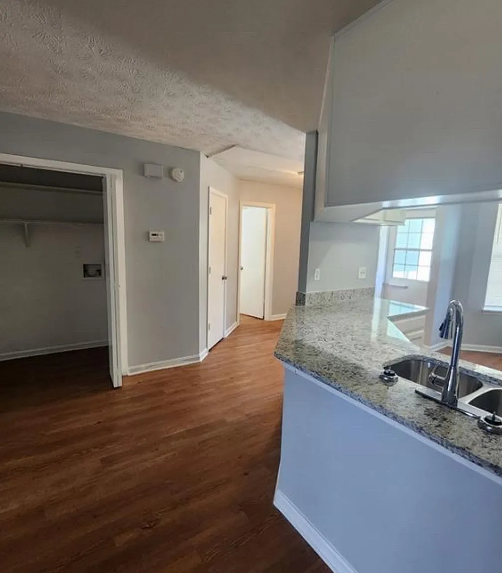 2 bed, 1022 sqft, $1,595 — Photo 4