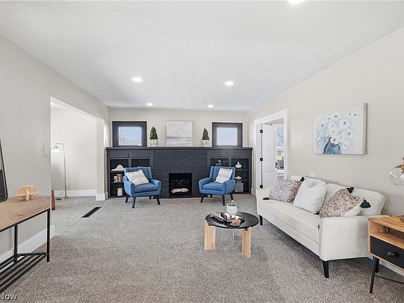 5th image of 3315 Charles St