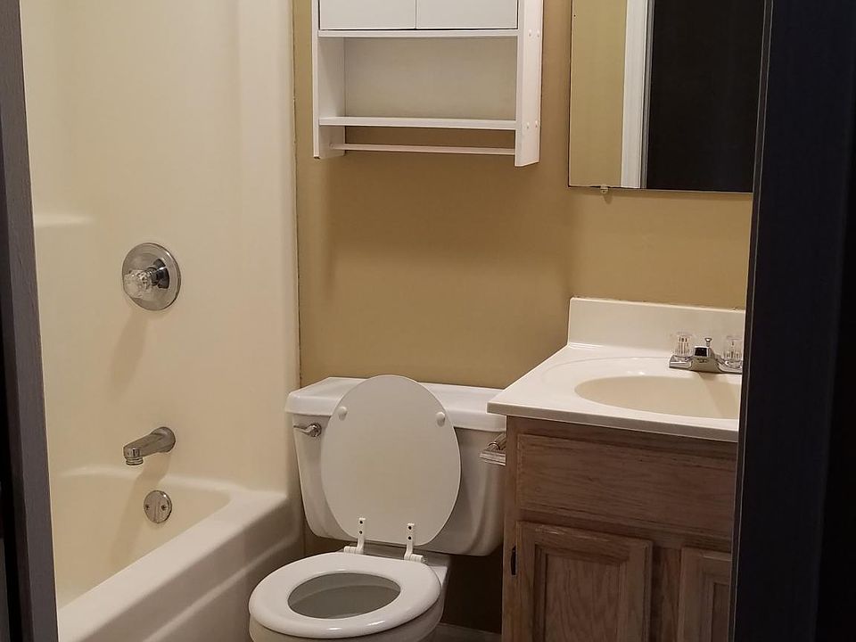 1st image of 305 Remmington Cir APT 3