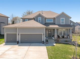 983 N Cedarcrest Dr, Olathe, KS 66061
