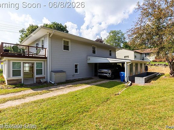 2nd image of 331 Lochaven Rd