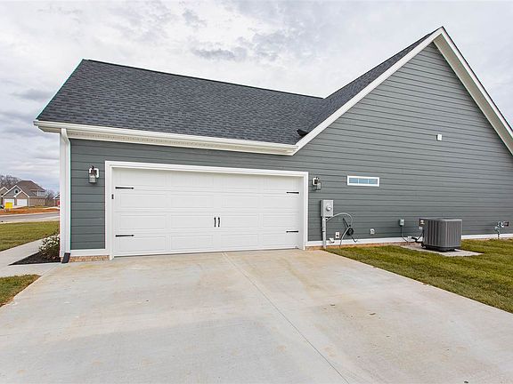 3rd image of 7118 Hilliard Cir