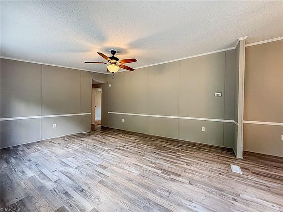 3rd image of 1386 Southmont Dr