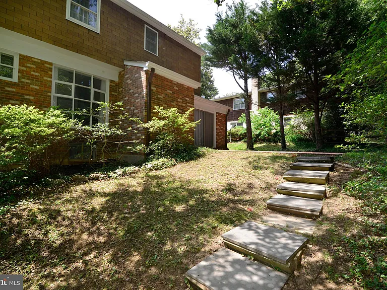 1317 Forestwood Dr — Photo 3