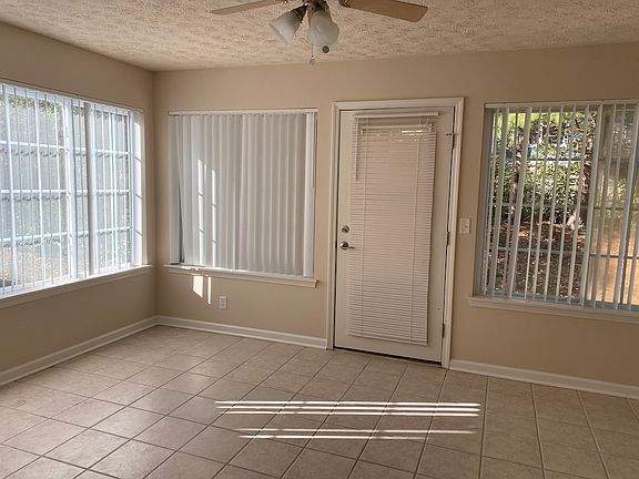 3-seasons room (sunroom)