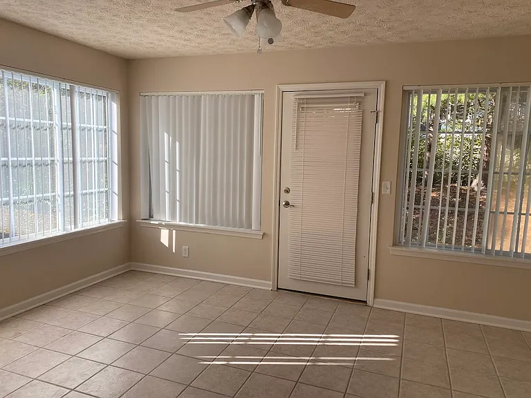 3-seasons room (sunroom)