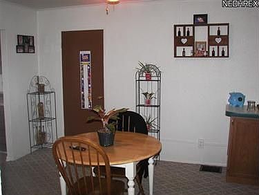 5th image of 538 Broadway Ave