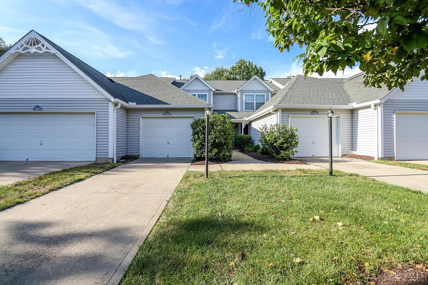 2 bed, 2.5 bath, $2,200 — Photo 2