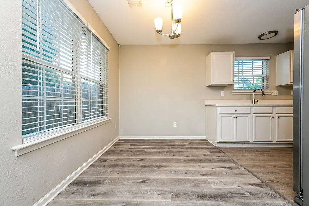 3 bed, 2.0 bath, 1309 sqft, $1,790 — Photo 4