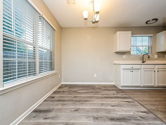 4th image of 150 Creek Way
