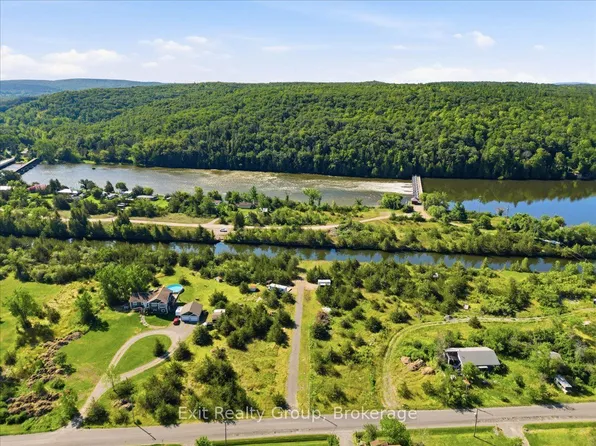 937 Rosebush Rd, Quinte West, ON K0K 2C0