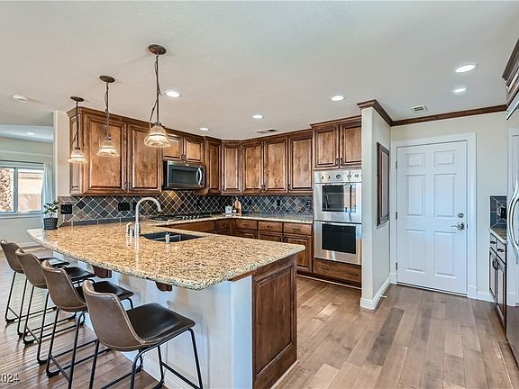 5th image of 3852 Mountain Waters St