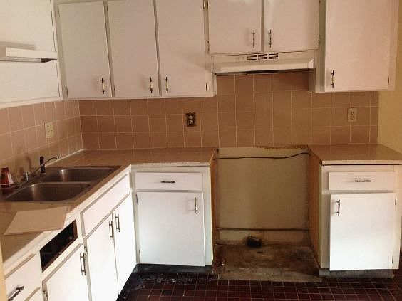 3rd image of 8595 Briar Grove Cir