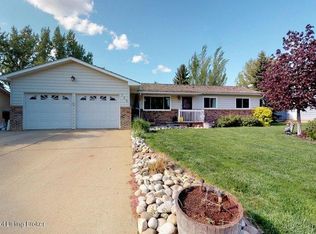 766 24th St W, Dickinson, ND 58601