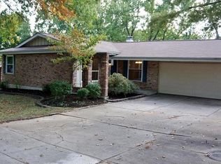 675 Turfwood Dr, Ballwin, MO