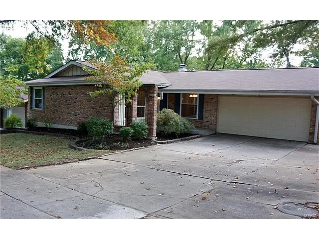 675 Turfwood Dr photo 1