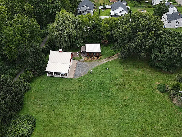 309 Windsor Ave — Photo 11