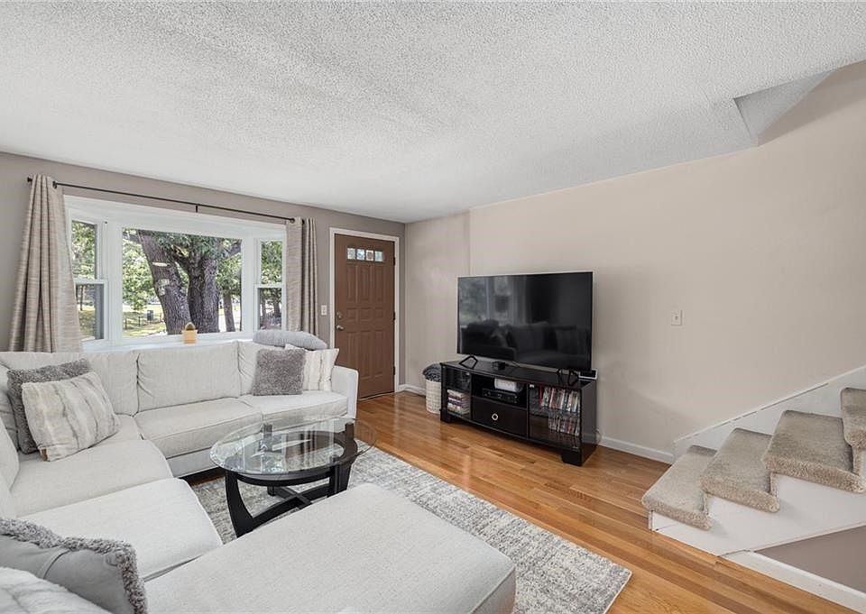 1st image of 275 Grotto Ave APT 1D