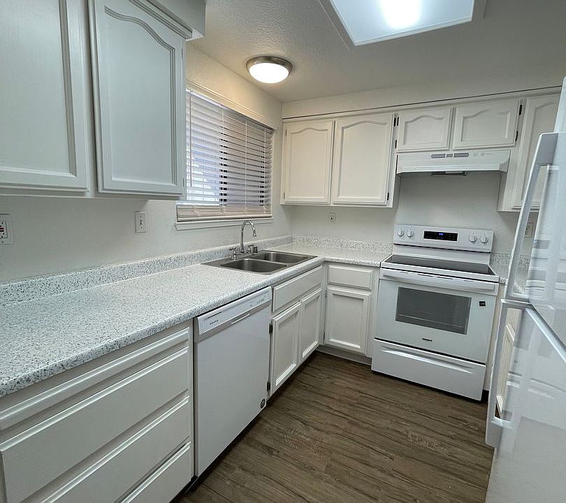 1st image of 720 Sunrise Ave #9