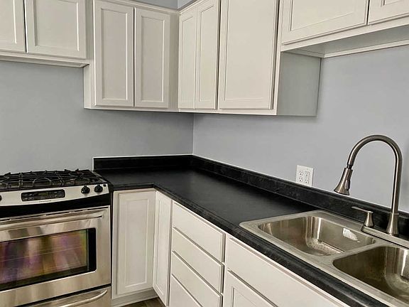 3rd image of 1518 College St