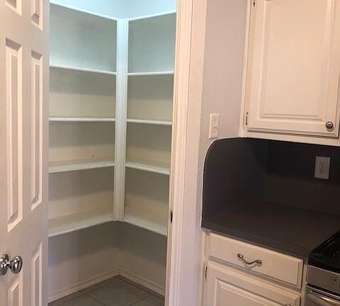 5th image of 410 Augusta Cir