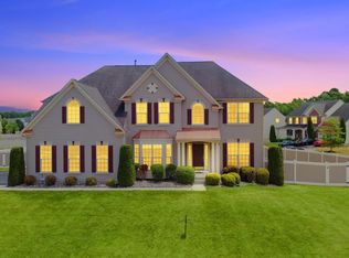 212 Luray Dr, Williamstown, NJ 08094