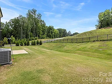 152 Lancashire Ct — Photo 25