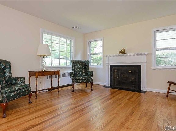 2nd image of 15 Leeds Dr