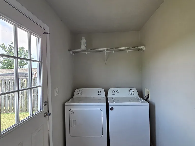 907 SW River Rock St — Photo 21
