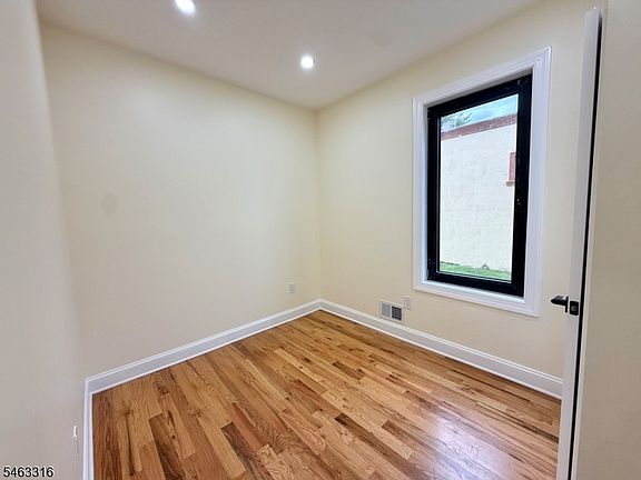 4th image of 1313 W Baltimore Ave