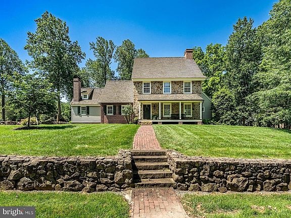 4th image of 63 Brownstone Ln