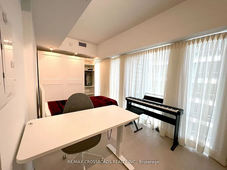 955 Bay St #626 — Photo 5
