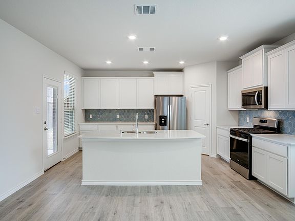 5th image of 2221 Elena Dr