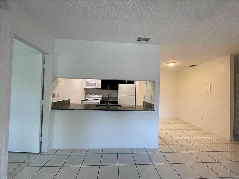 6040 Shakerwood Cir #205 — Photo 8